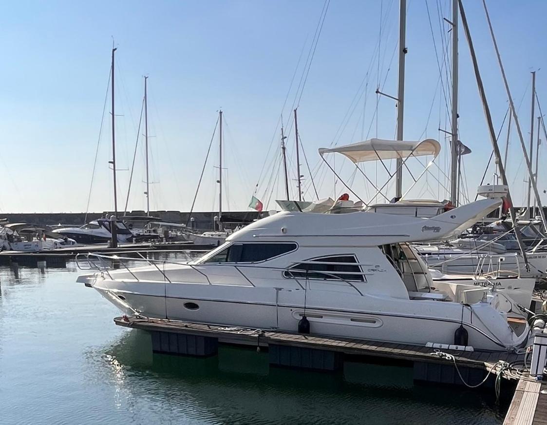 Payva & Branco Boats Iate Privado Em Cascais Hotel Exterior foto